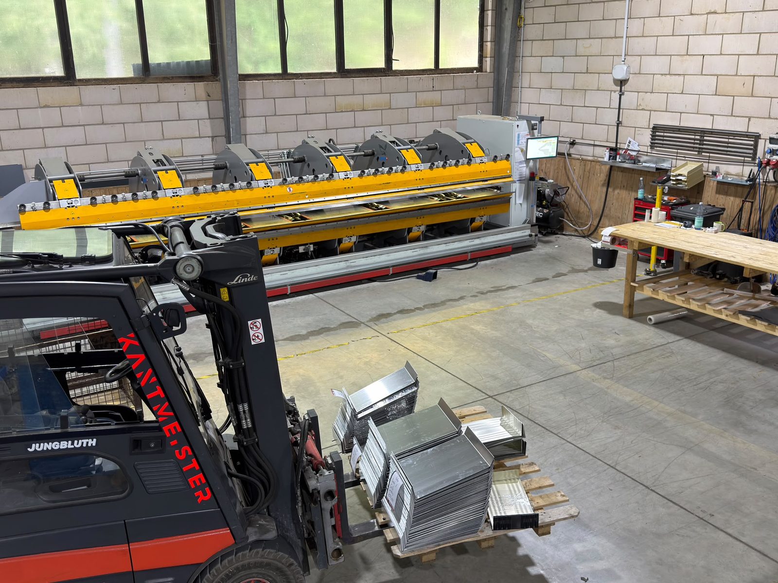 Langabkantmaschine in der Kantmeister-Produktion in Heistenbach